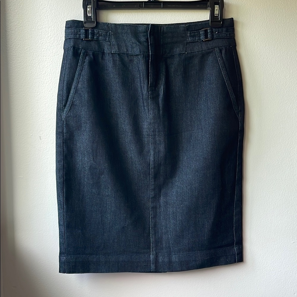 Roz & Ali Dark Denim Pencil Skirt Size 2 - Picture 7 of 7